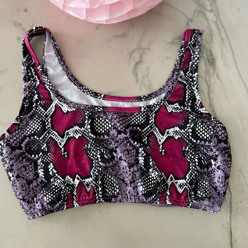 Women’s Snakeskin print sports bra Sz L color pink/purple/gray/blk